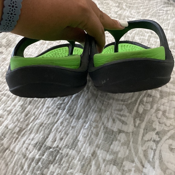 Crocs | Charcoal & Lime Green Athens II Flip-Flop - Unisex - Picture 5 of 12
